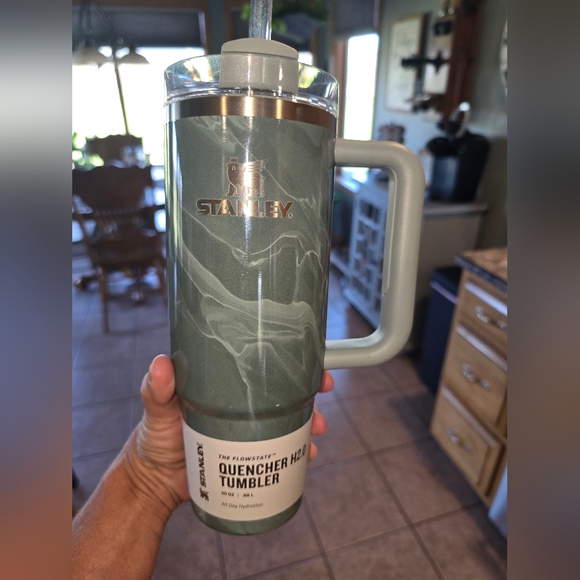 Stanley Other - Stanley  Agate Calacatta 30 Oz Quencher New